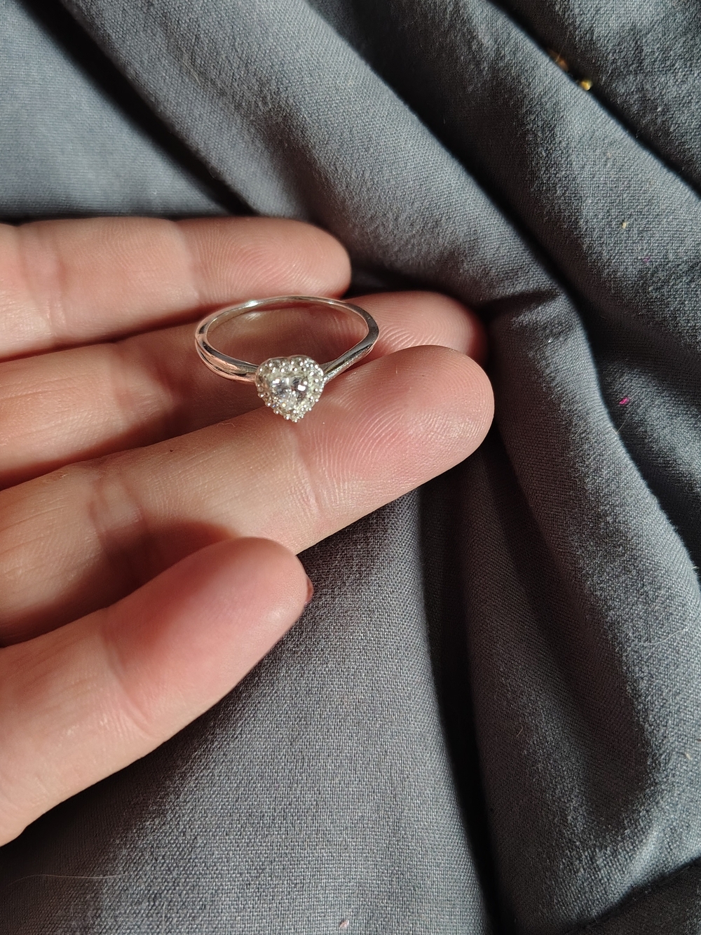Silver Heart Halo Ring  With White Sterling Silver Band For Sale! - Picture 3 of 3